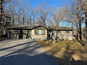 Building Photo - 718 E Debra Dr