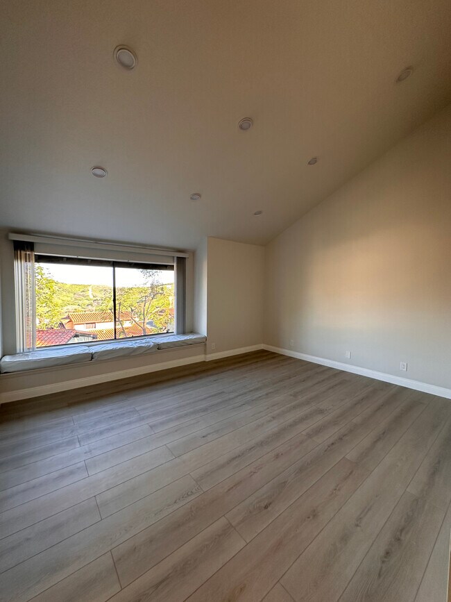 Rincón de lectura del dormitorio principal - 4300 Via Marisol