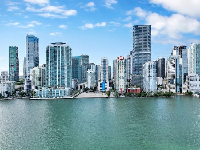 Foto del edificio - 1200 Brickell Bay Dr