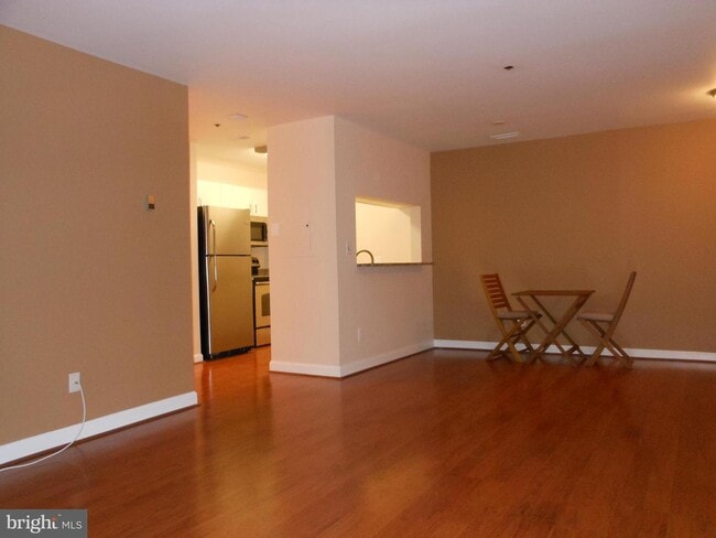 Building Photo - 100 Harborview Dr