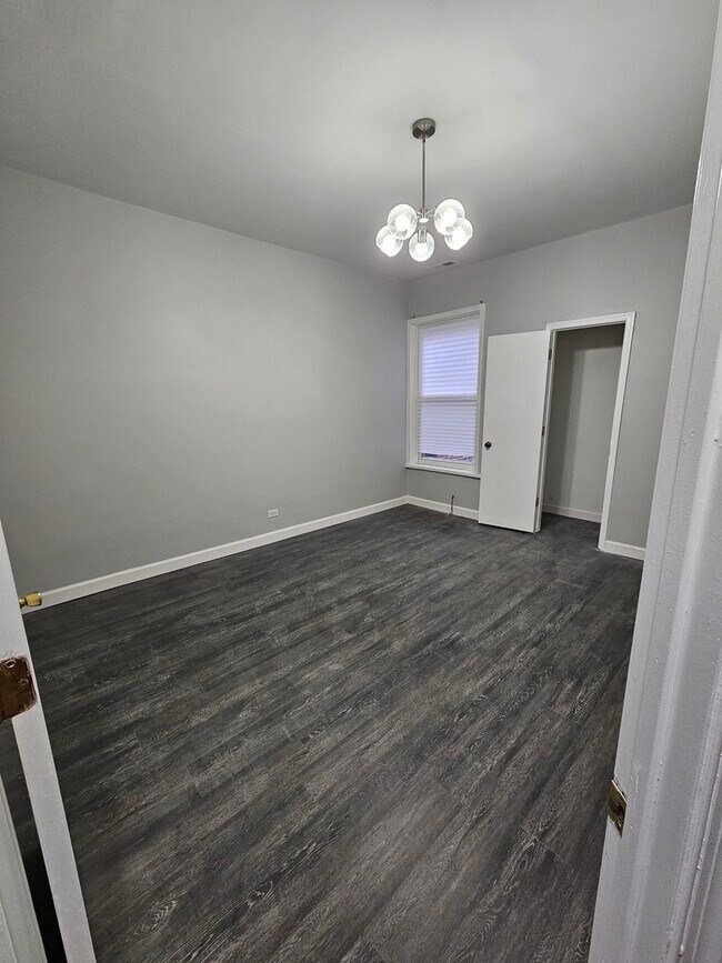 Foto del edificio - 4749 S Prairie Ave