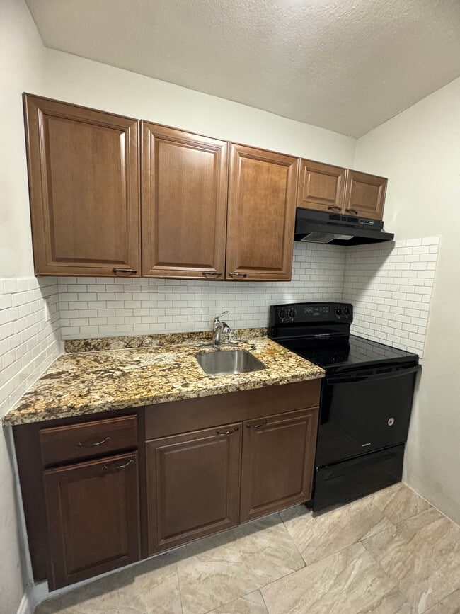 Photo - 921 N 19th Ave Apartment