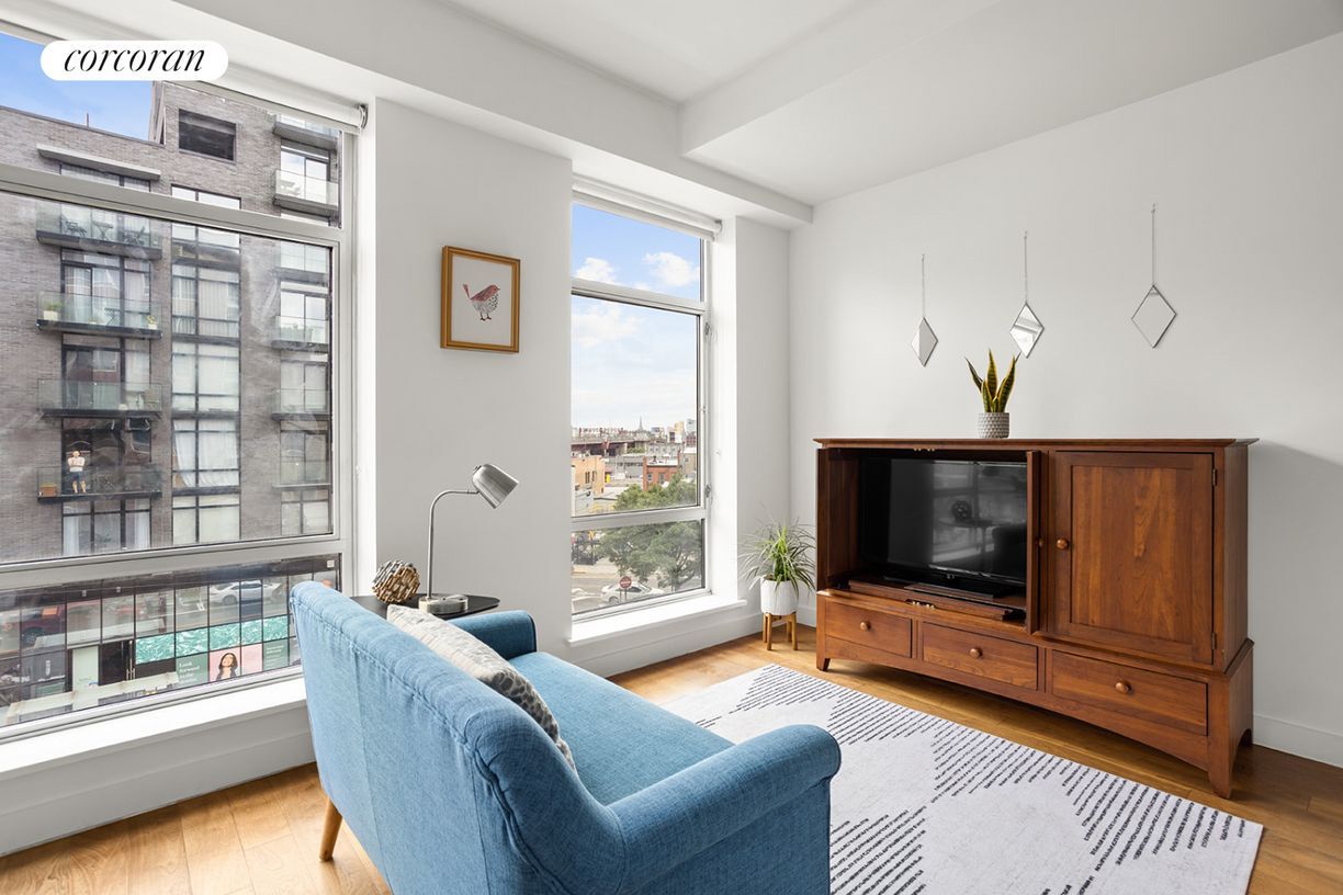 Foto principal - 1063-63 Jackson Ave