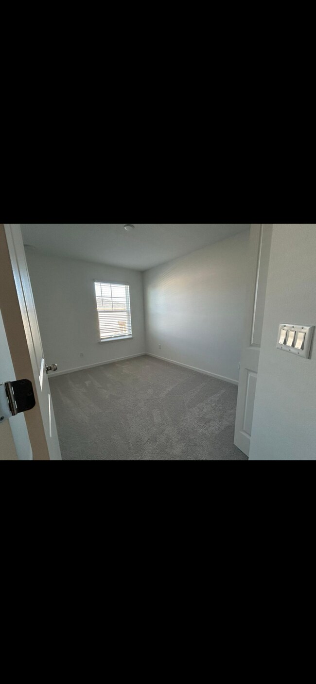 Foto del edificio - 6852 Golden Monarch Ave