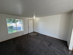 Building Photo - 396 Shamrock St