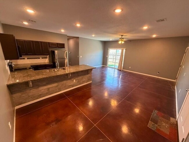 Building Photo - 5269 N Cypress Cir