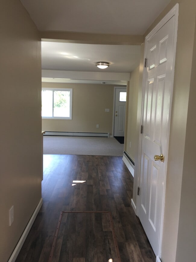 Foto del edificio - 94 Maple Dr