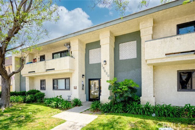 Foto principal - 16226 Vanowen St