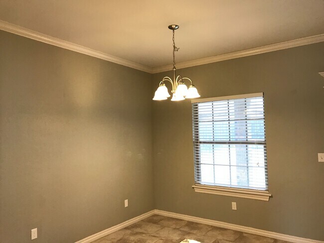 Building Photo - 3 Bedroom 2 Bath 2 Car Garage Home ***Yuko...