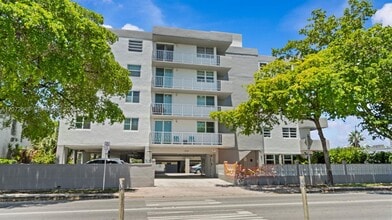 Building Photo - 1145 Normandy Dr