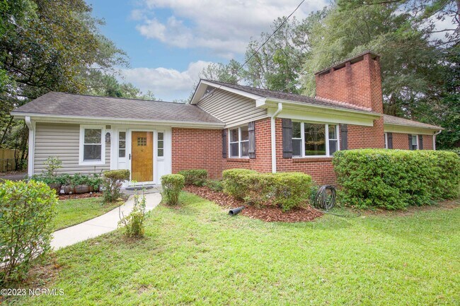 Building Photo - 455 S Ridge St