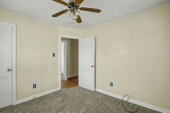 Foto del edificio - Call Sabrina Thomas at 757-767-0767 for more information