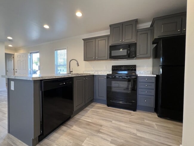 Building Photo - 154 Sugar Maple Dr