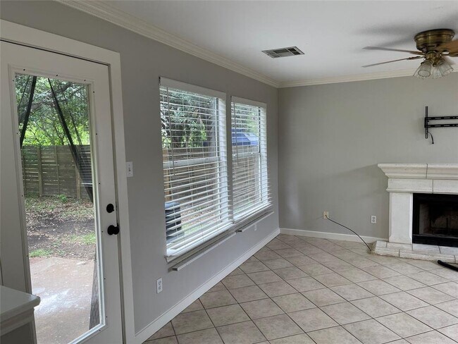 Building Photo - 1012 Pathfinder Way