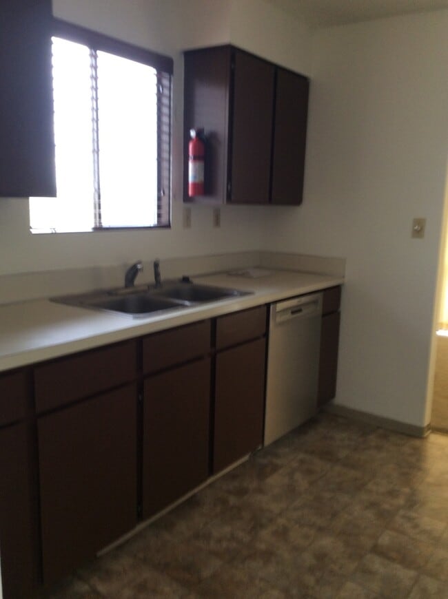 Building Photo - 3 bed, 2 bath on Military Hill!