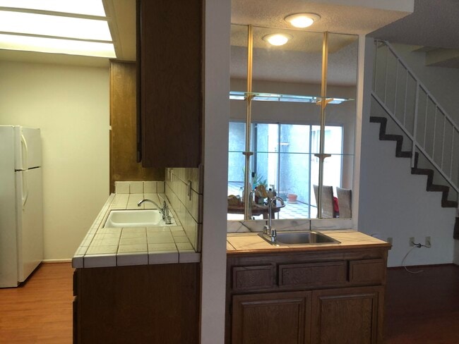 Building Photo - 1540 Centinela Ave