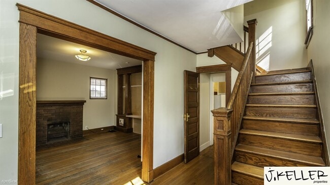 Building Photo - 4 br, 1 bath House - 823 Dewey Ave