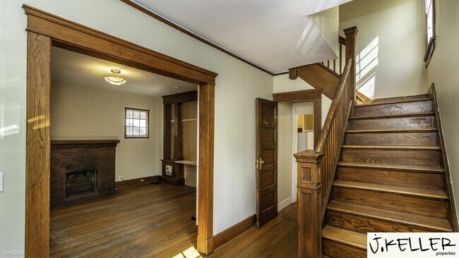 Foto del edificio - 4 br, 1 bath House - 823 Dewey Ave