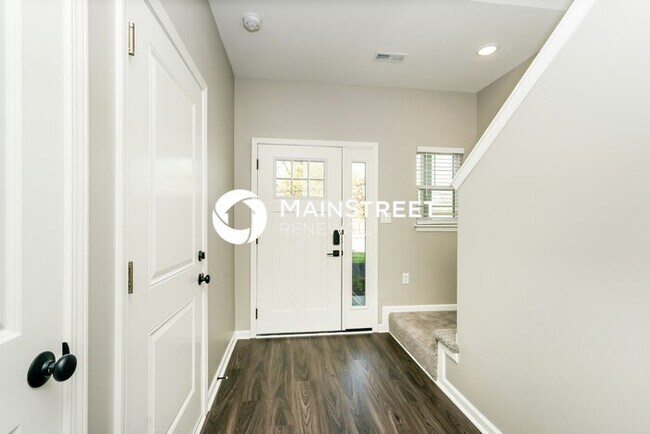 Foto del edificio - 3 Bedroom Pet-Friendly Home in Jeffersonville, IN with Main Street Renewal