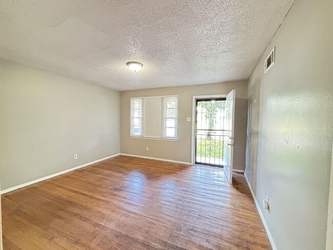 Building Photo - 4694 McCrory Ave