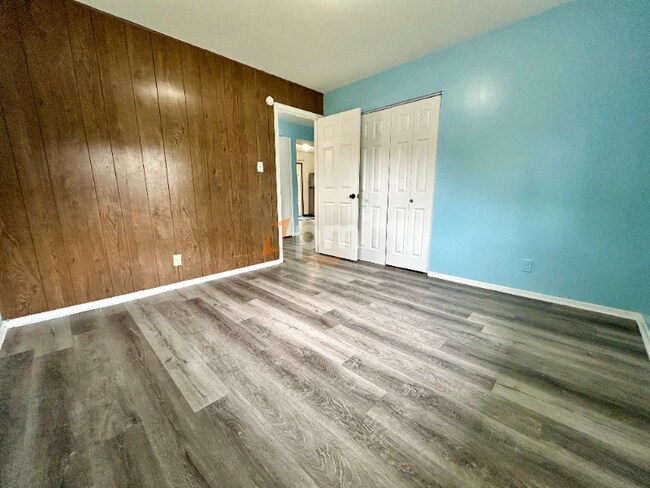 Foto del edificio - 6822-6824 Laurel Ave