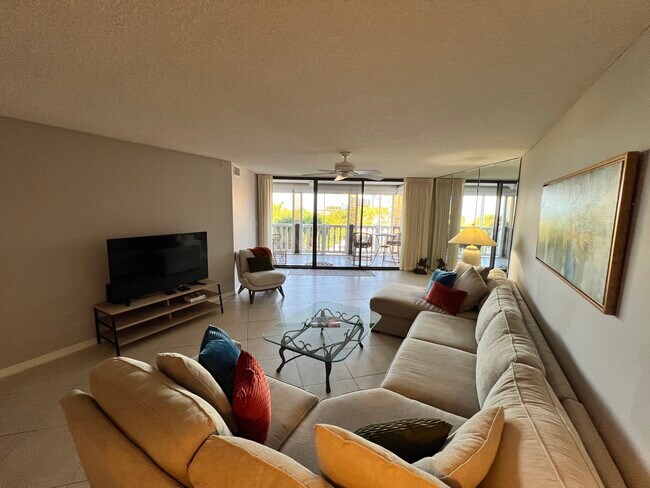 Building Photo - 6650 Sunset Way