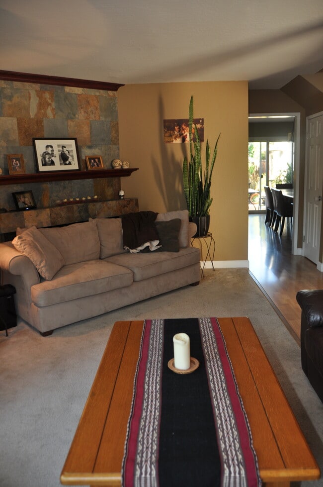 Building Photo - 5747 Clematis Dr