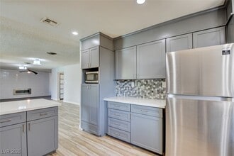 Building Photo - 1056 E Oakey Blvd