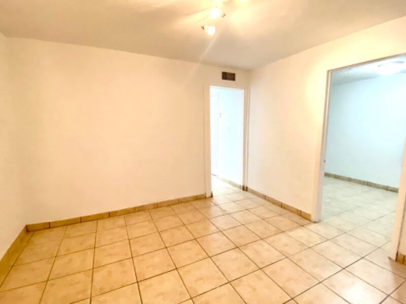 Foto principal - 4307 SW 9th St