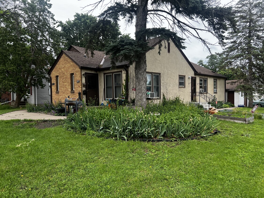 Primary Photo - 301 7th Ave N