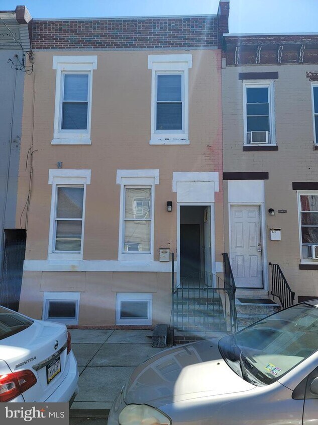 Building Photo - 2827 N Fairhill St