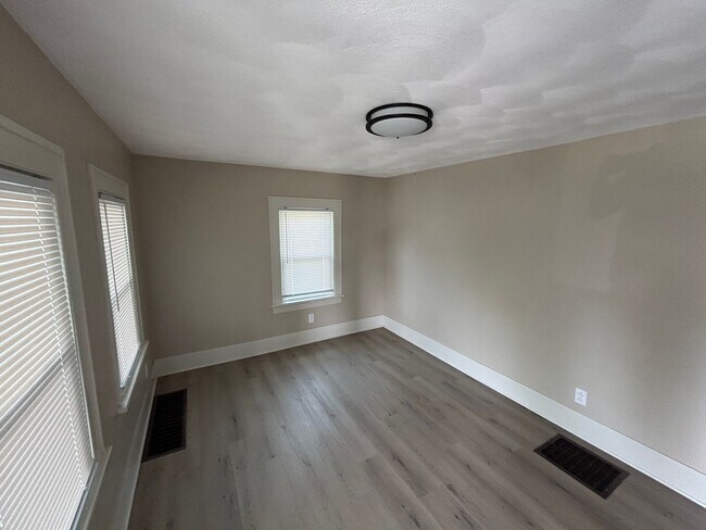 Foto del edificio - Updated Single Family Home in Maine Endwel...