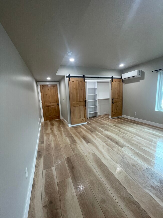 Foto del edificio - 4643 Balsam Dr