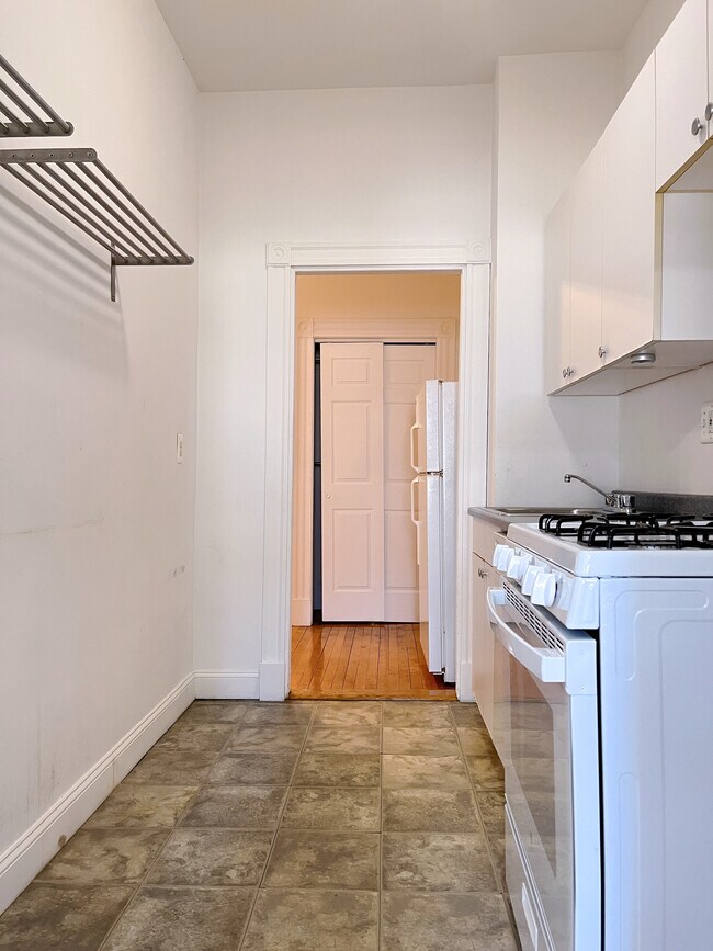 Building Photo - 100 Pearl St