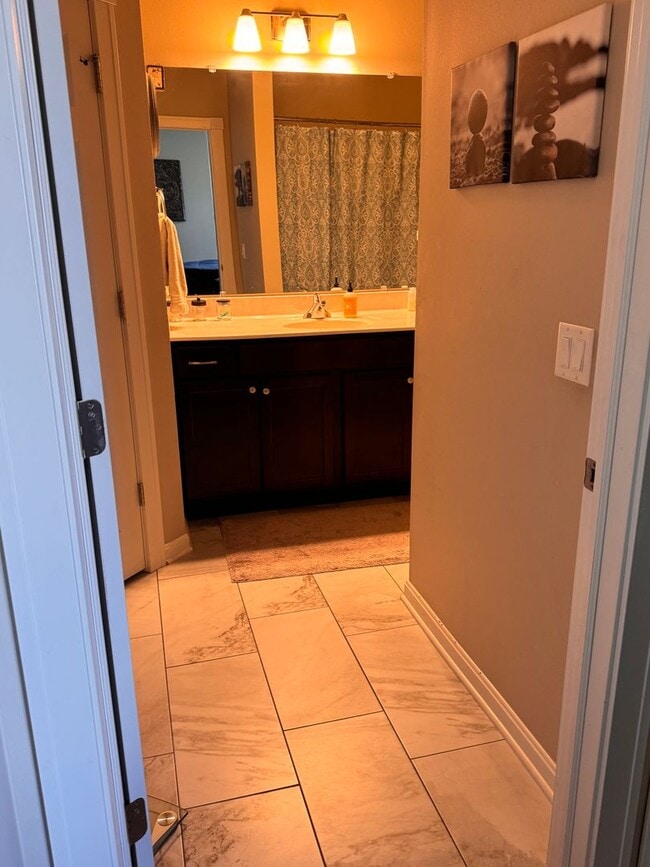 Foto del edificio - Comfortable Condo in Swan Creek