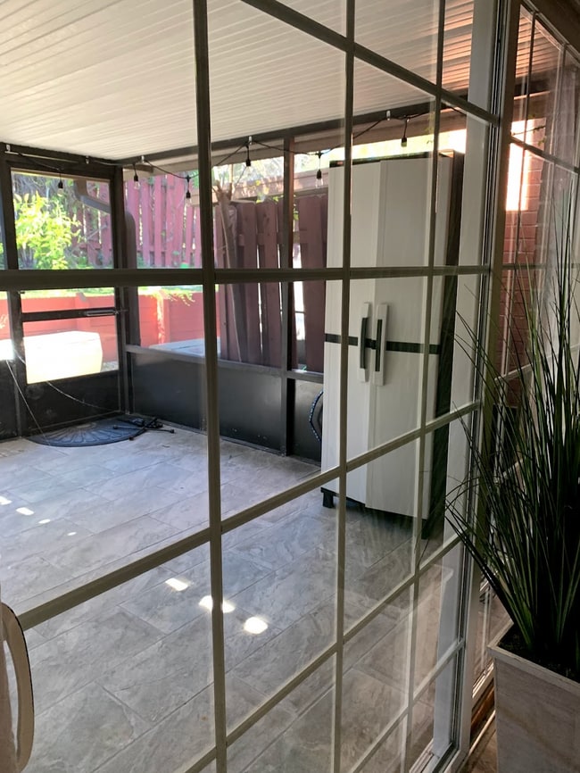 Foto del edificio - 621 W Indiana Ave
