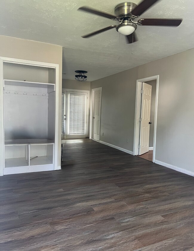 Foto del edificio - 223 Larissa Dr