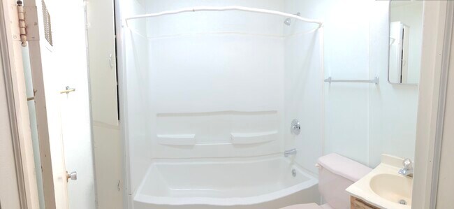 Cuarto de baño principal - 123 9th St