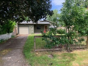 Building Photo - 4135 SE Tibbetts St