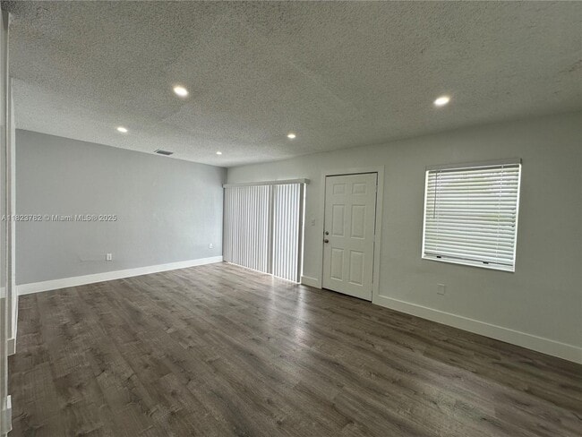 Building Photo - 6032 SW 25th St