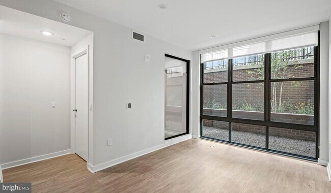 Foto del edificio - 4000 Wisconsin Ave NW