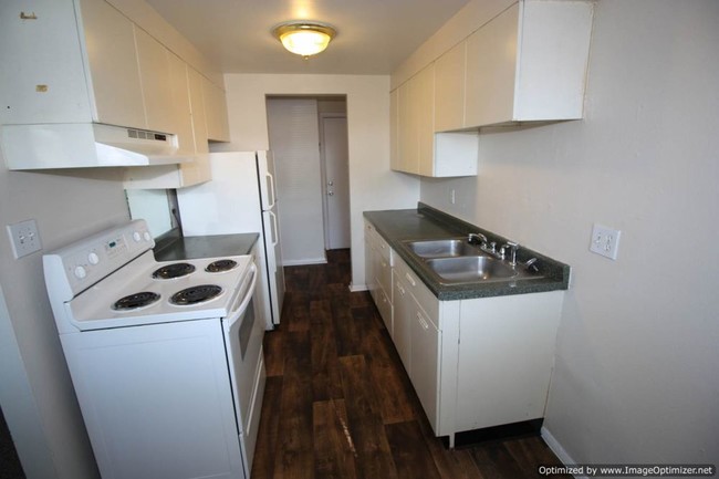 Foto del edificio - 8780 Dawson St