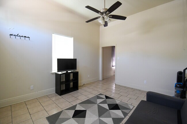 Building Photo - 2136 Toledano St