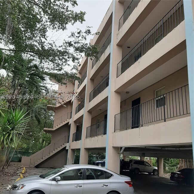 Foto del edificio - 645 NE 121st St