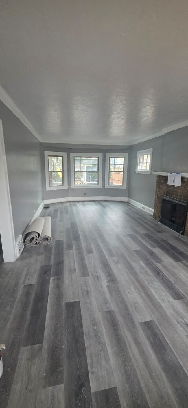 Building Photo - 2111 Goodnor Rd