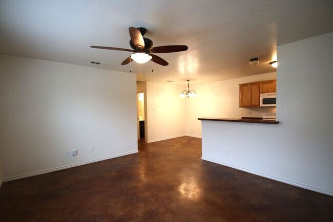 Foto del edificio - ~WONDERFUL (((3/2))) Duplex Home ~ Kitchen Appliances Included///Private Fenced Backyard***GREAT ...