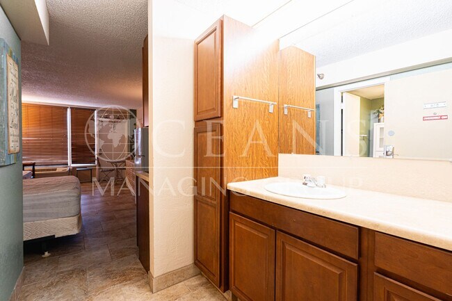 Building Photo - Furnished Studio in Daytona Beach Shores