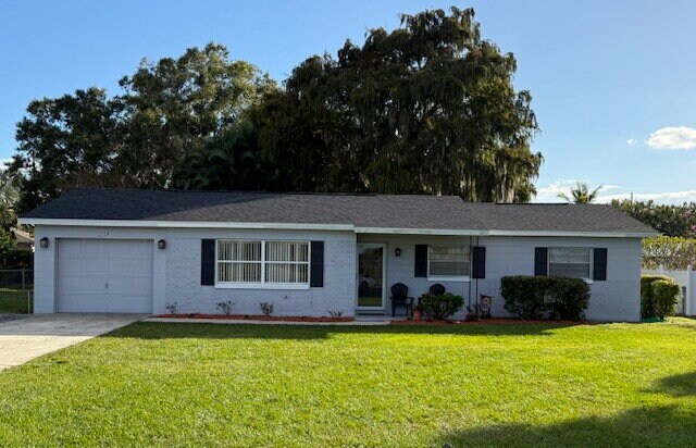 Foto principal - Lakeshore Gem with 3 Bedrooms and 2 Full B...