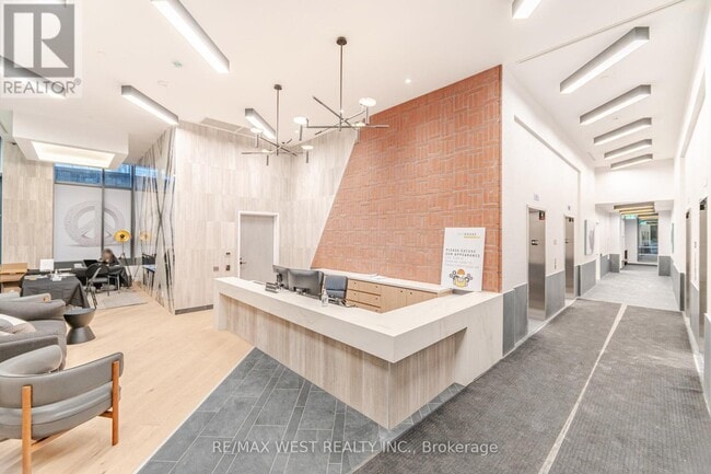 Building Photo - 35 Parliament St