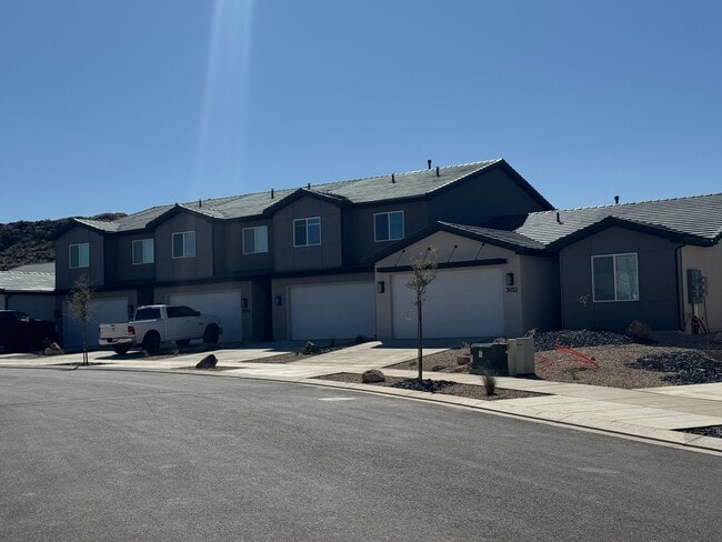 Building Photo - 3 Bedroom Home!